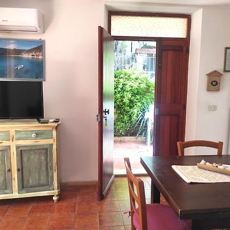 Casa Goletta soggiorno per 4 a 2 minuti dalla spiaggia Cala Gonone Esterno foto